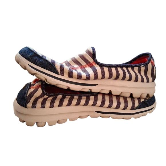 Skechers Women’s Go Walk Slip-On Boat Shoes Size 8 Blue White Horizontal Stripe - Picture 5 of 9